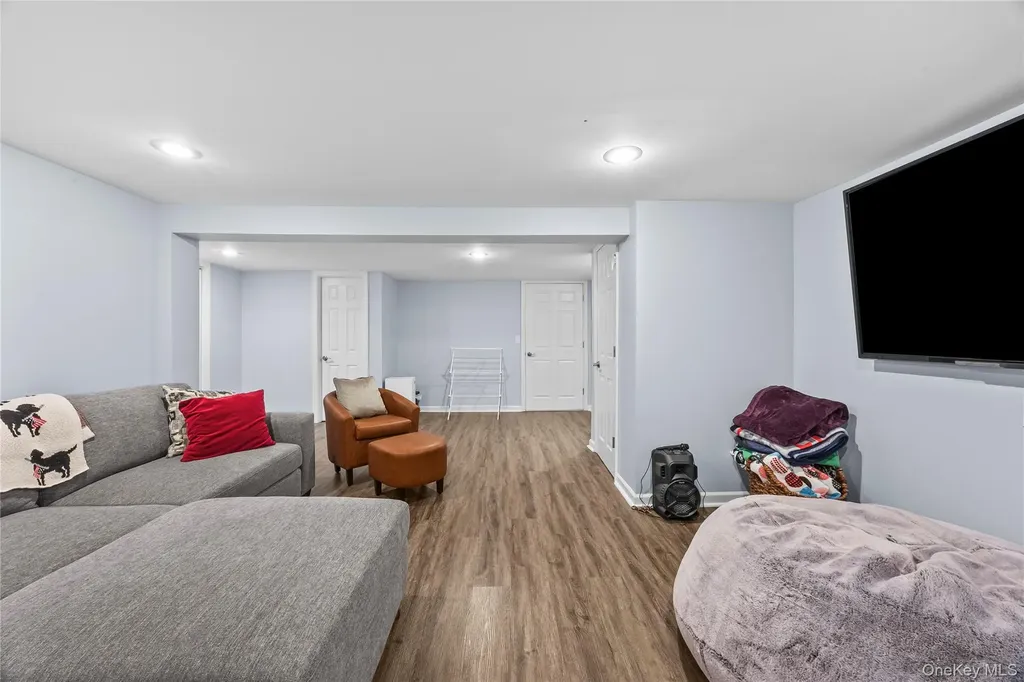 26 Glenwood Road Plainview NY 11803