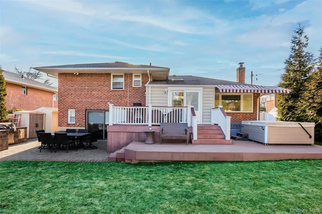 26 Glenwood Road Plainview NY 11803