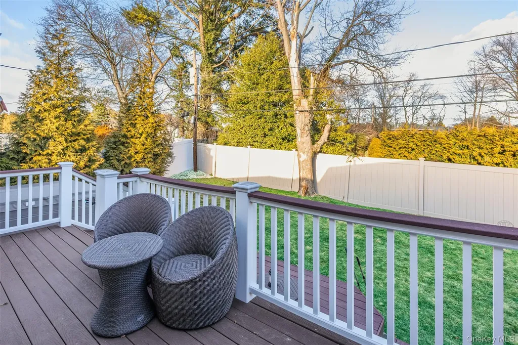 26 Glenwood Road Plainview NY 11803