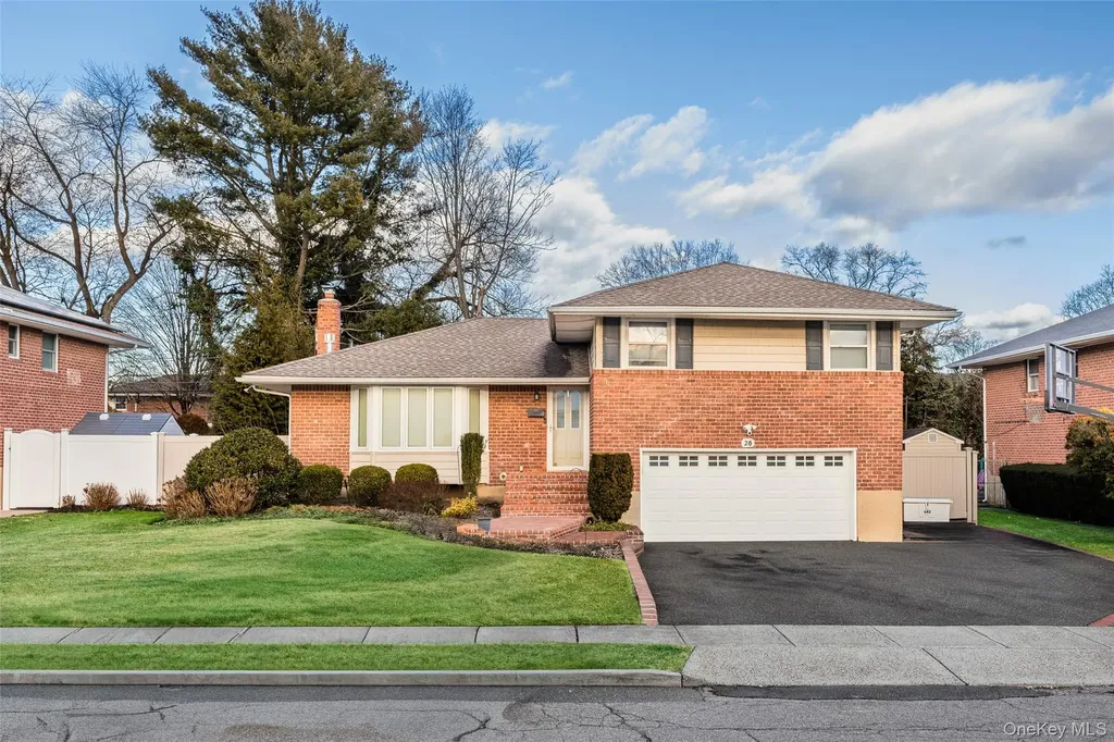 26 Glenwood Road Plainview NY 11803