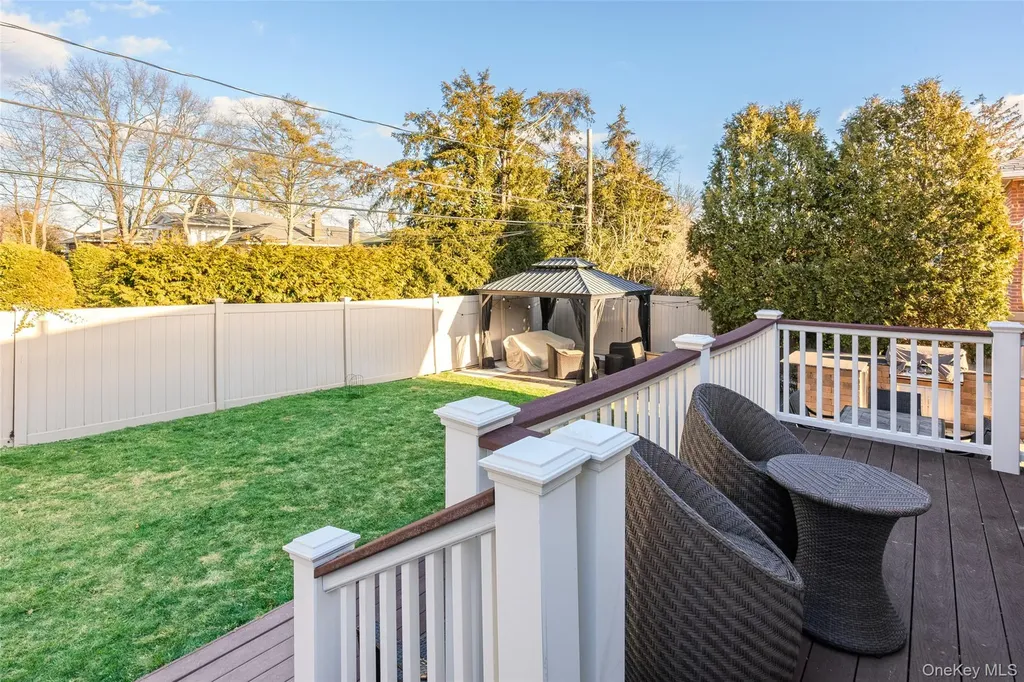 26 Glenwood Road Plainview NY 11803