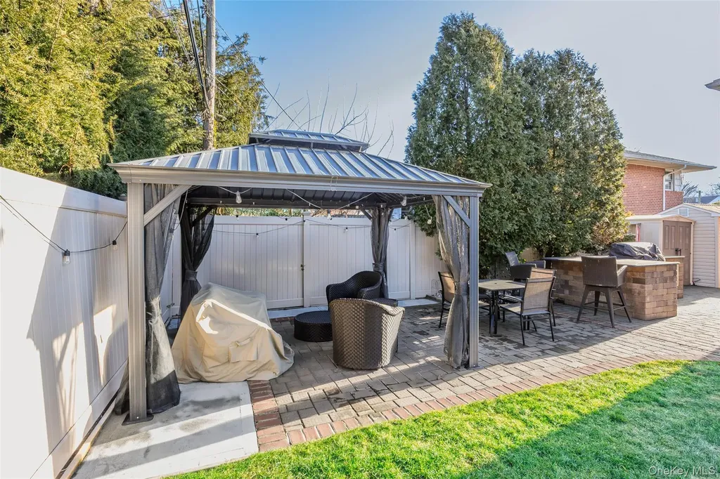 26 Glenwood Road Plainview NY 11803