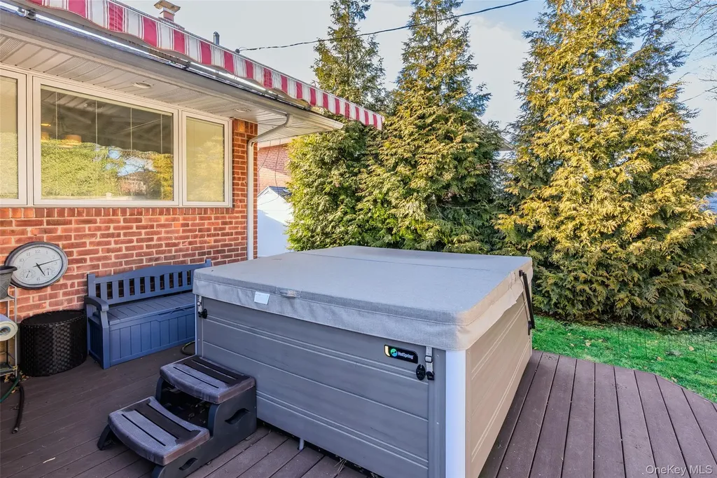 26 Glenwood Road Plainview NY 11803