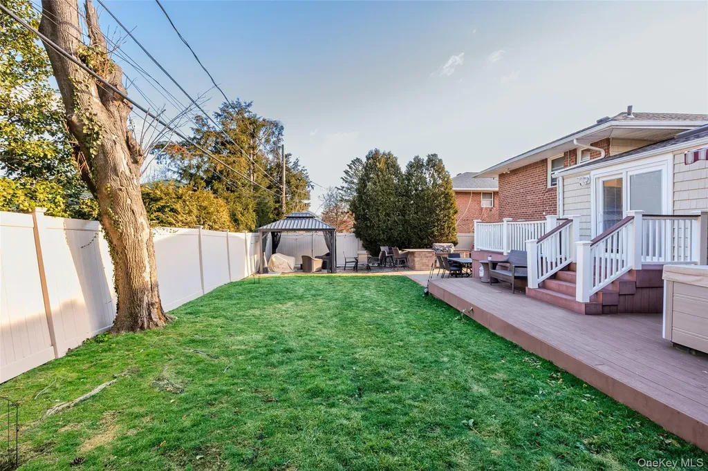 26 Glenwood Road Plainview NY 11803