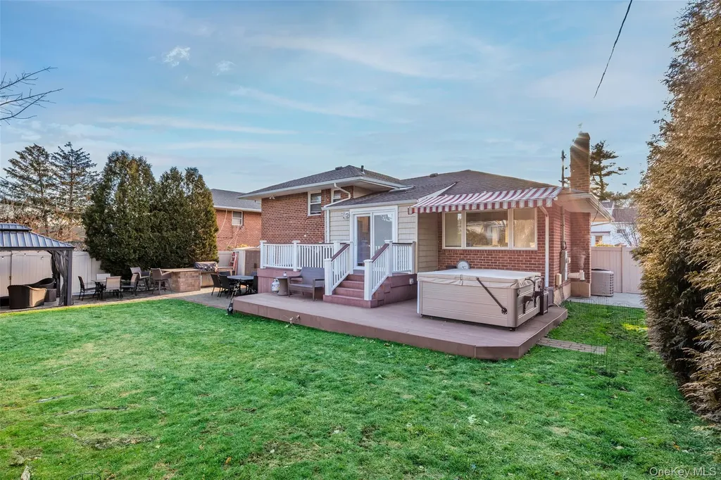 26 Glenwood Road Plainview NY 11803