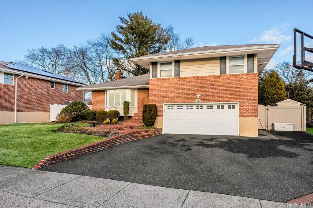 26 Glenwood Road Plainview NY 11803