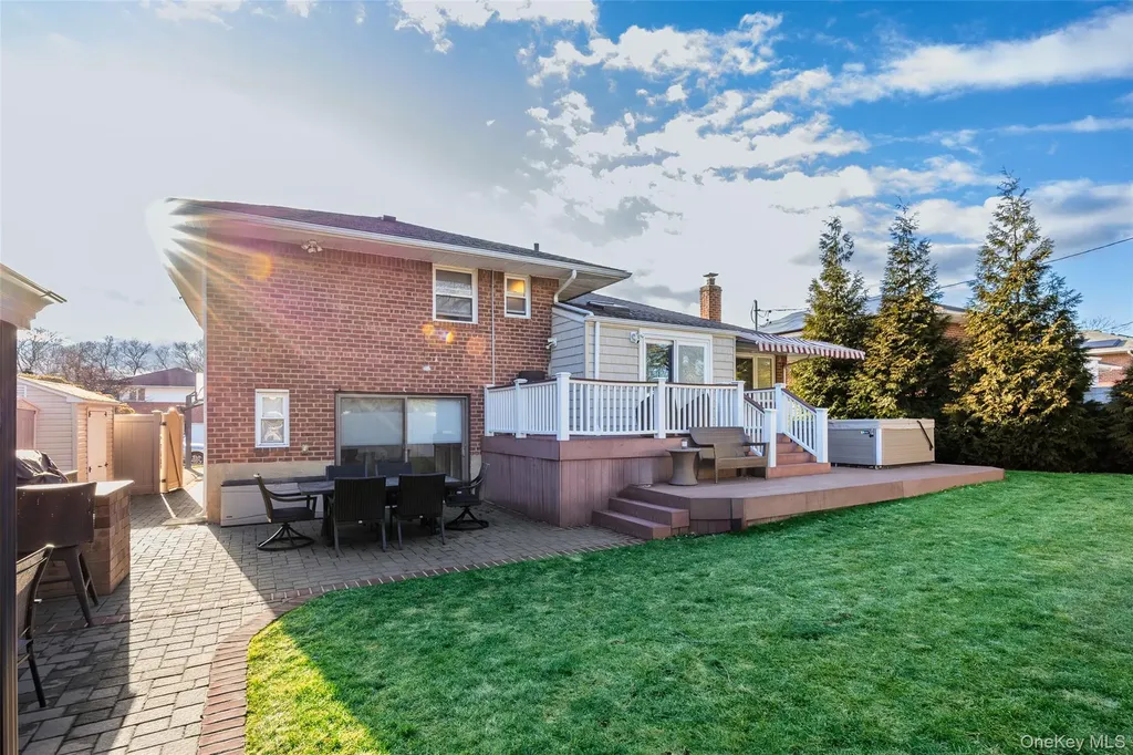 26 Glenwood Road Plainview NY 11803