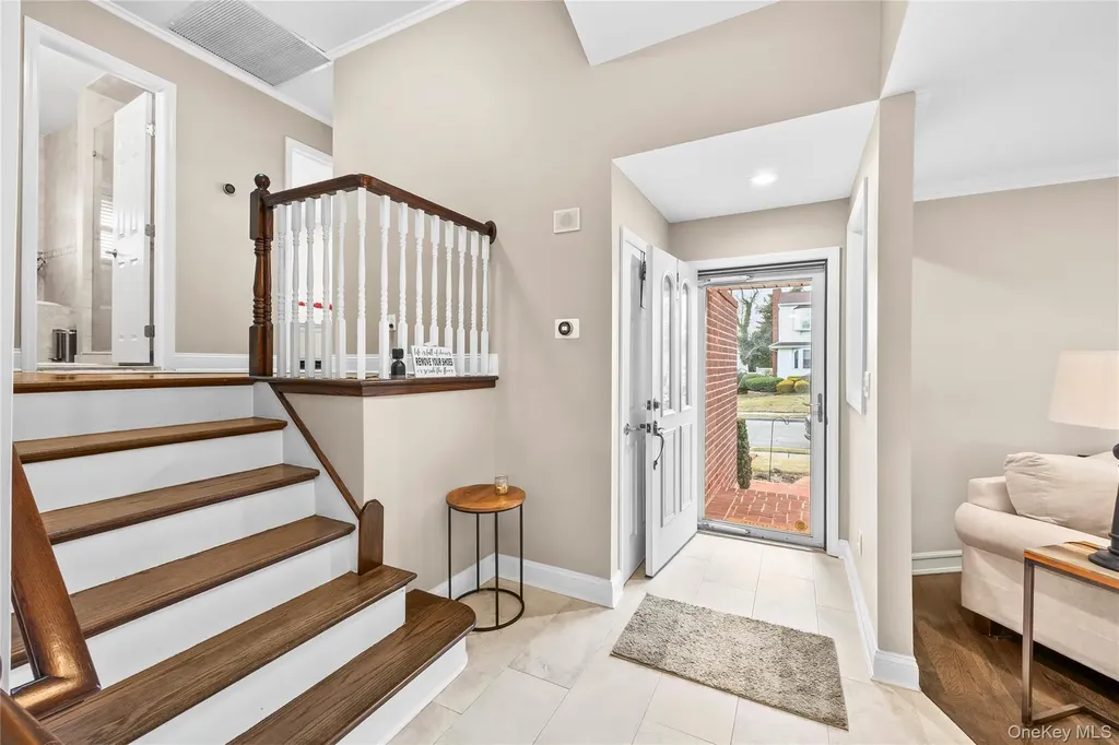 26 Glenwood Road Plainview NY 11803