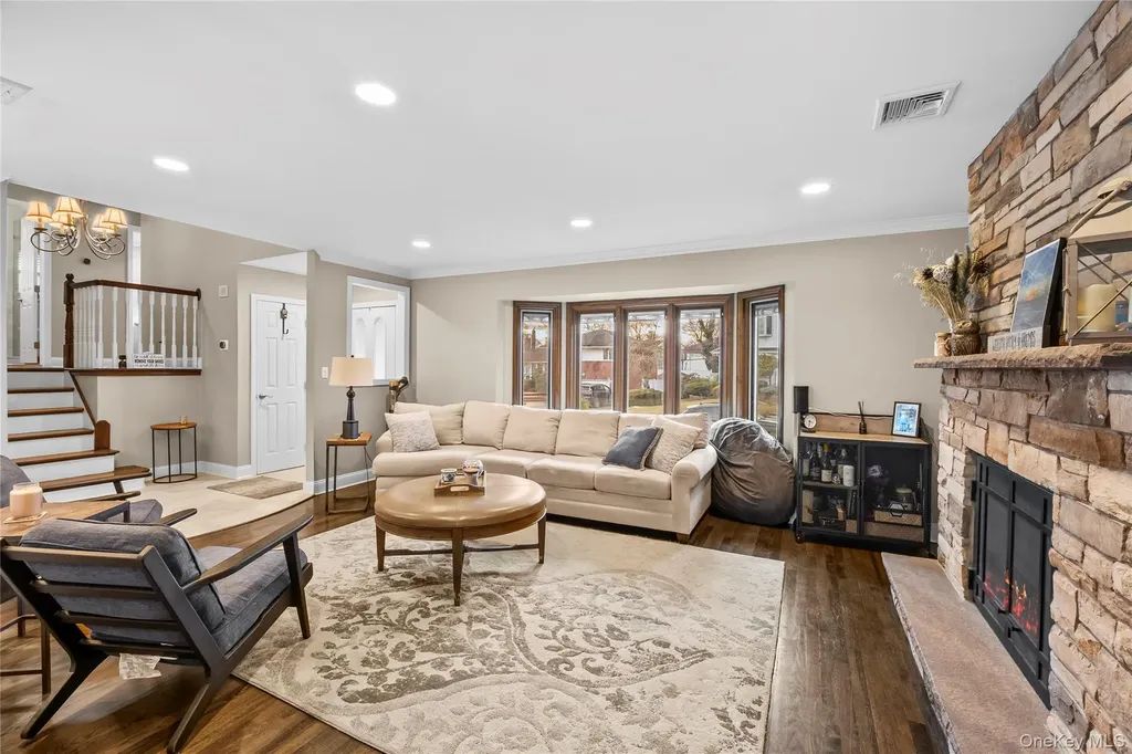 26 Glenwood Road Plainview NY 11803