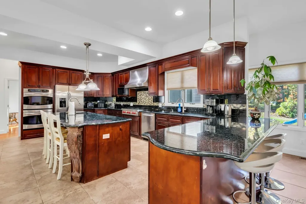 10 Bay Woods Drive Hampton Bays NY 11946