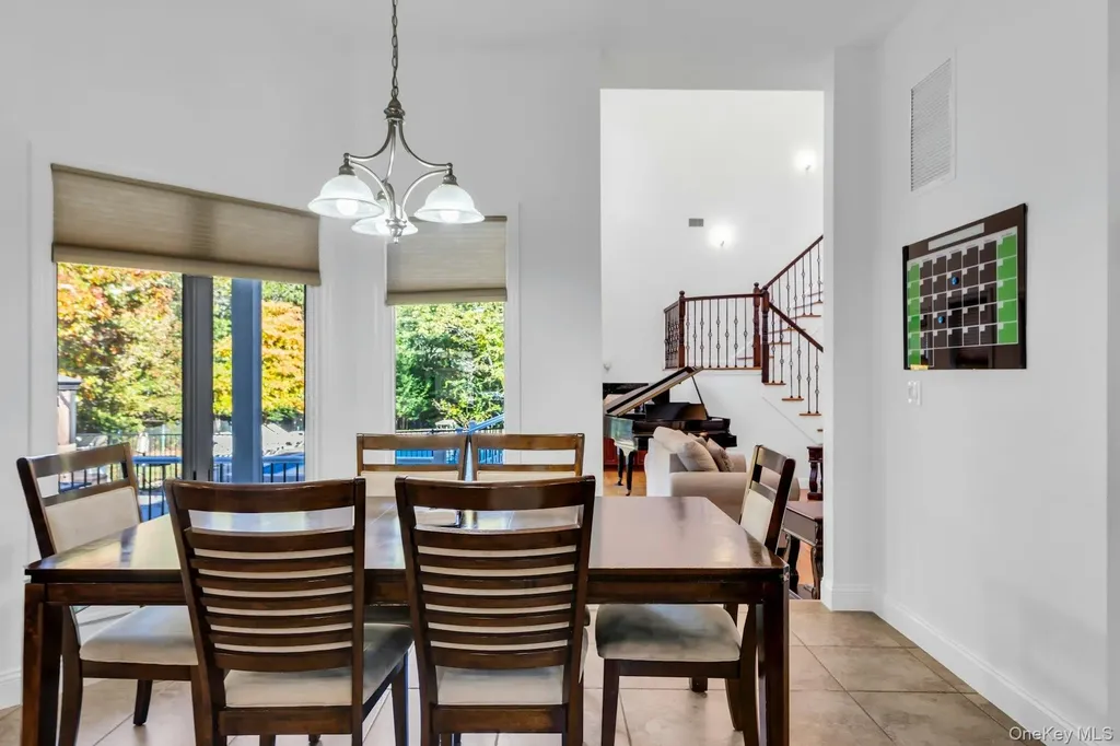 10 Bay Woods Drive Hampton Bays NY 11946