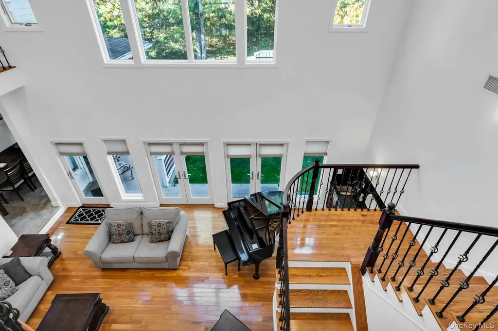 10 Bay Woods Drive Hampton Bays NY 11946
