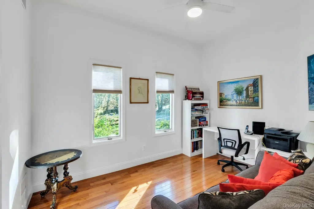 10 Bay Woods Drive Hampton Bays NY 11946