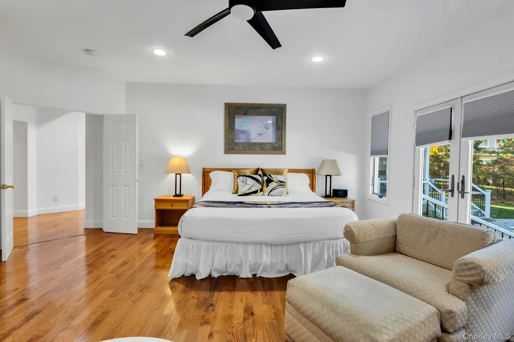 10 Bay Woods Drive Hampton Bays NY 11946