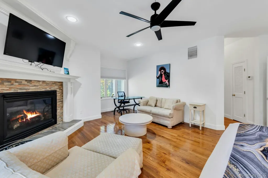 10 Bay Woods Drive Hampton Bays NY 11946