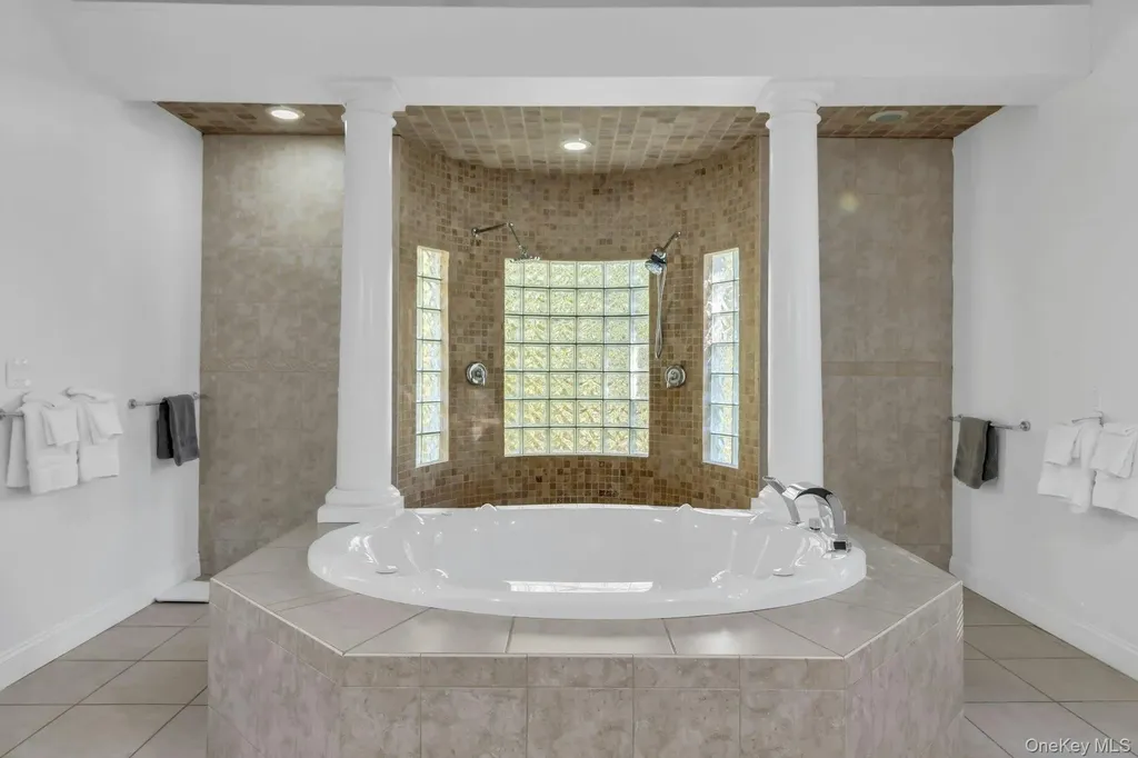 10 Bay Woods Drive Hampton Bays NY 11946