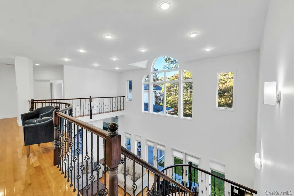 10 Bay Woods Drive Hampton Bays NY 11946