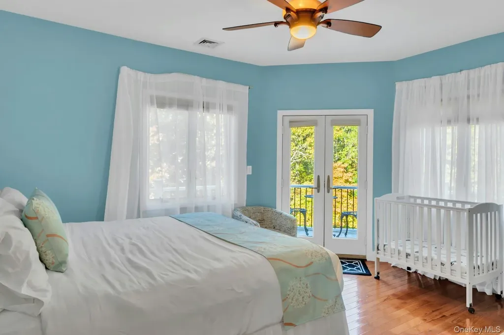 10 Bay Woods Drive Hampton Bays NY 11946