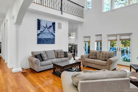 10 Bay Woods Drive Hampton Bays NY 11946