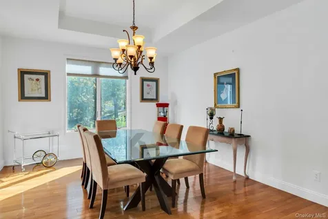 10 Bay Woods Drive Hampton Bays NY 11946