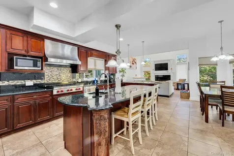 10 Bay Woods Drive Hampton Bays NY 11946