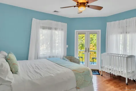 10 Bay Woods Drive Hampton Bays NY 11946