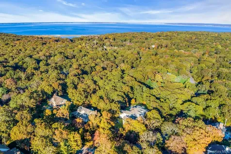 10 Bay Woods Drive Hampton Bays NY 11946