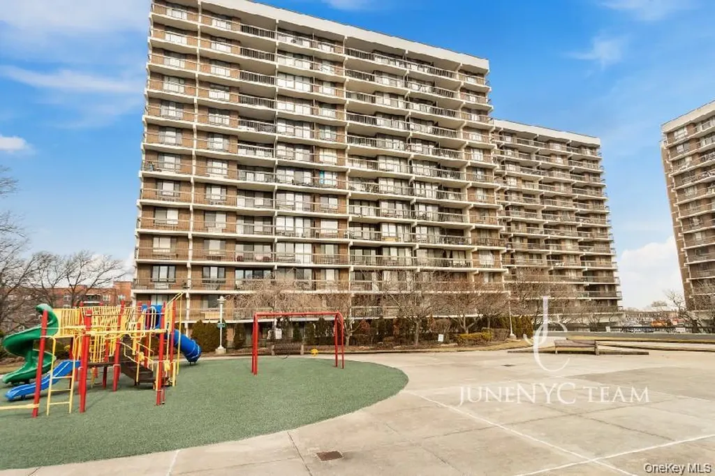 152-18 Union Turnpike Flushing NY 11367