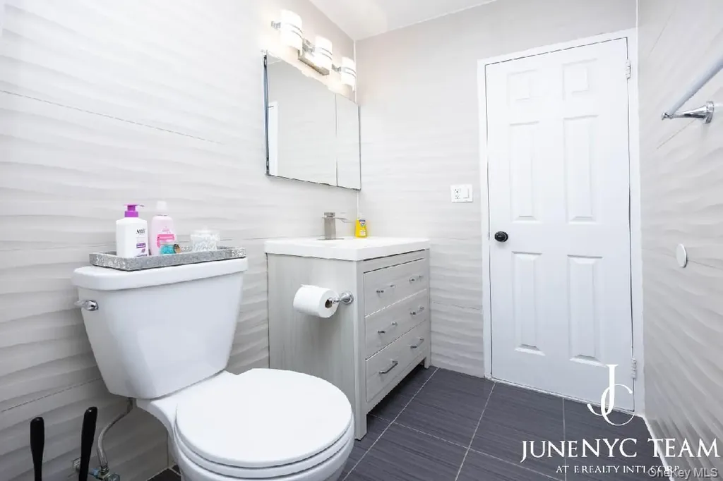 152-18 Union Turnpike Flushing NY 11367
