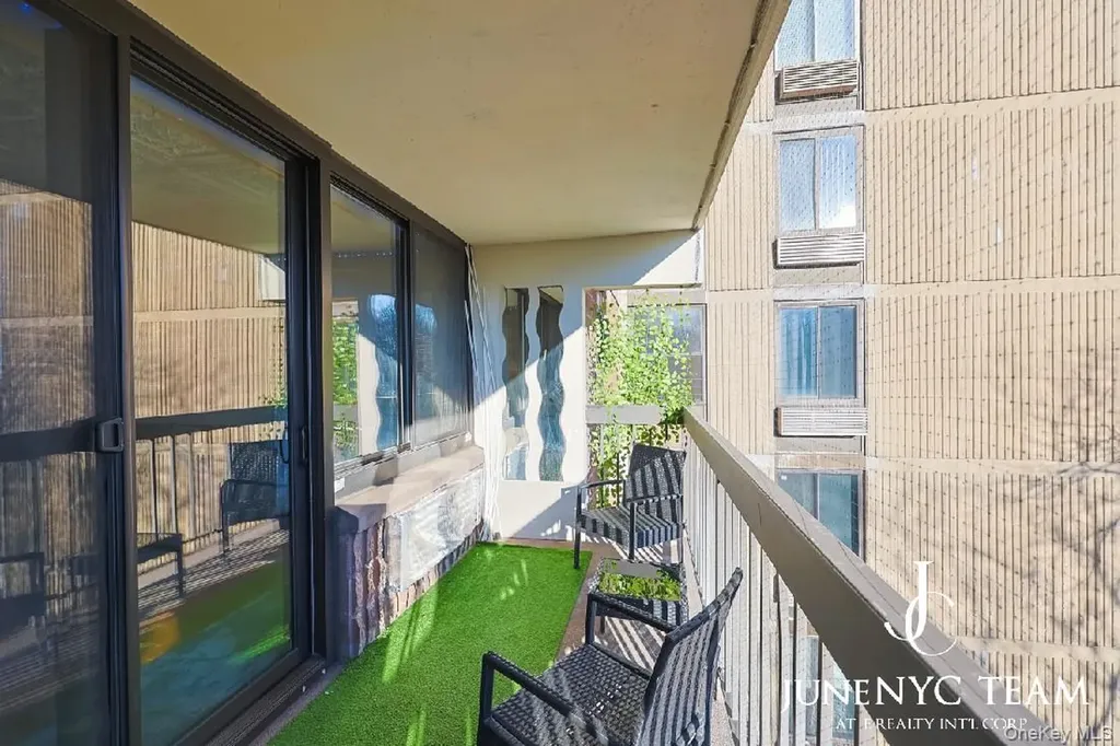 152-18 Union Turnpike Flushing NY 11367