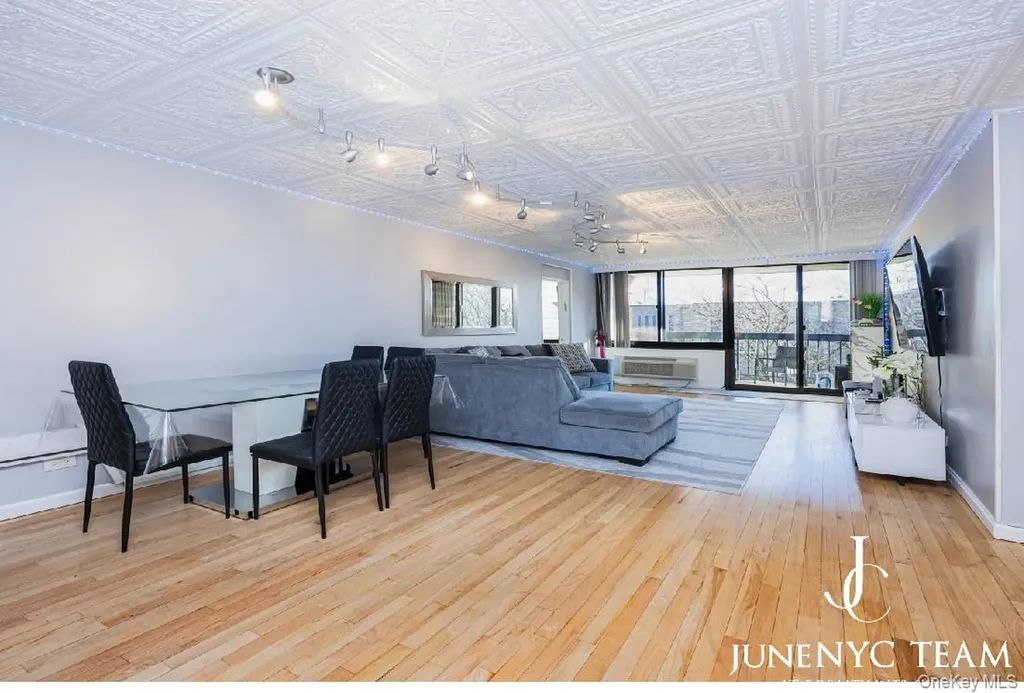 152-18 Union Turnpike Flushing NY 11367