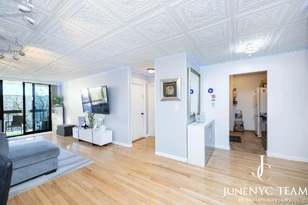 152-18 Union Turnpike Flushing NY 11367