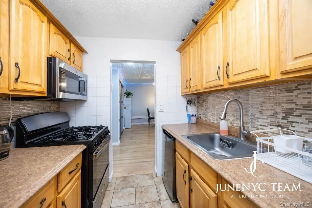 152-18 Union Turnpike Flushing NY 11367