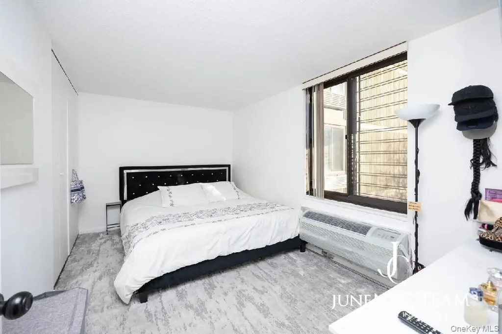 152-18 Union Turnpike Flushing NY 11367