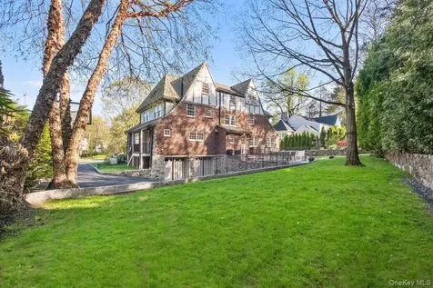 64 Trenor Drive New Rochelle NY 10804