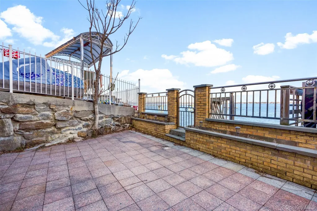 822 Dean Avenue Bronx NY 10465