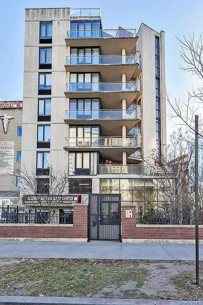 2833 Ocean Parkway Brooklyn NY 11235