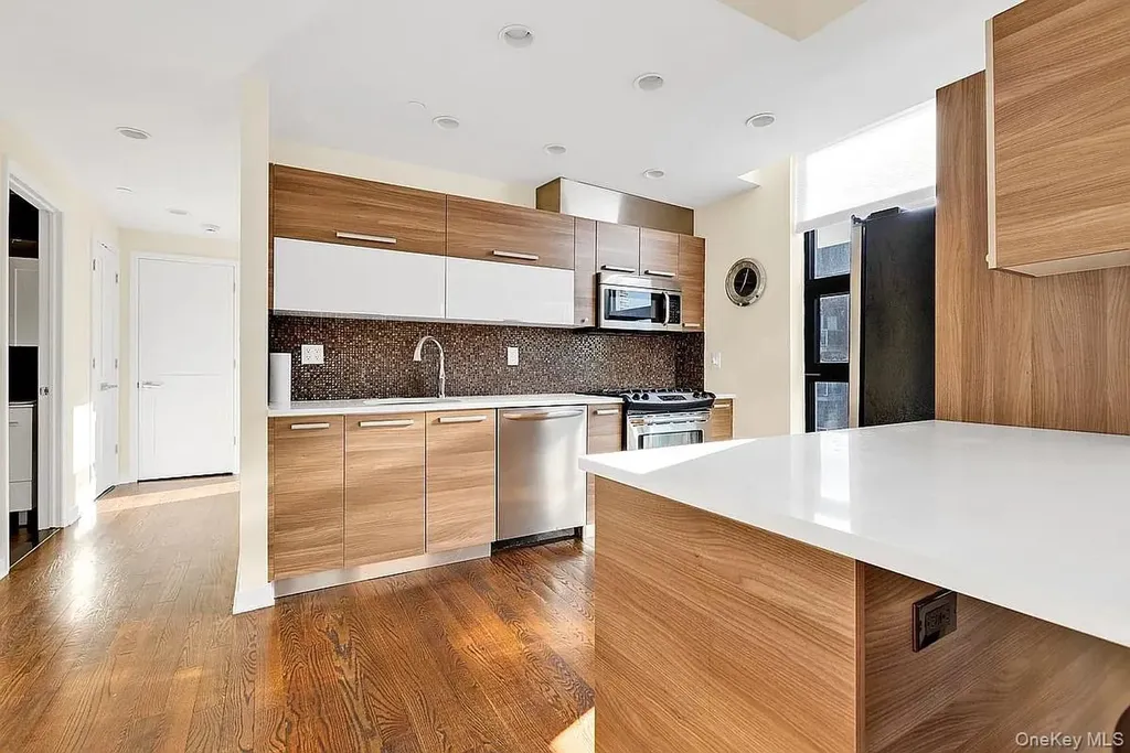 2833 Ocean Parkway Brooklyn NY 11235