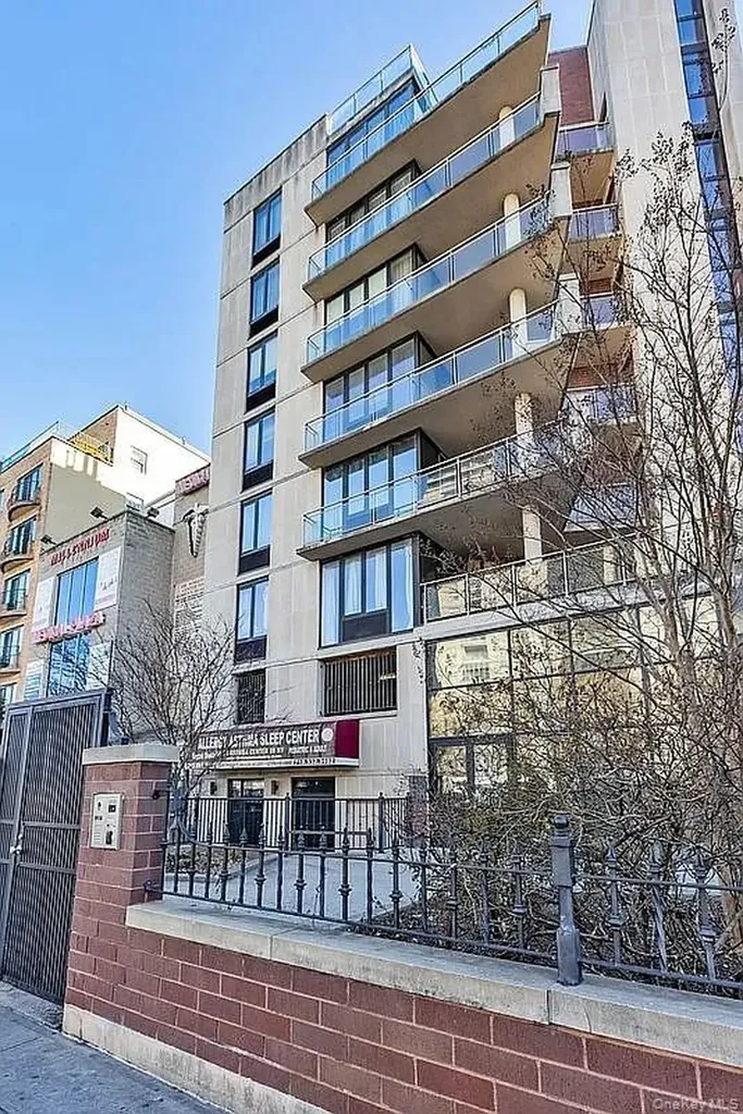 2833 Ocean Parkway Brooklyn NY 11235