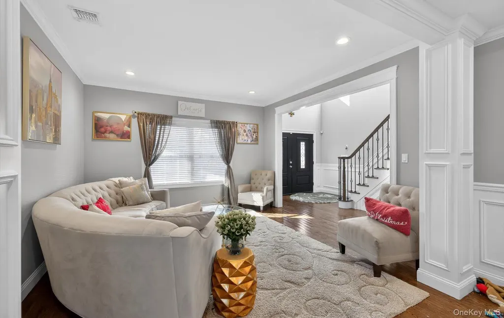 805 Pine Place Bellmore NY 11710
