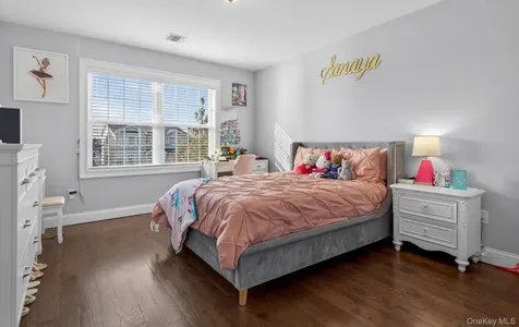 805 Pine Place Bellmore NY 11710