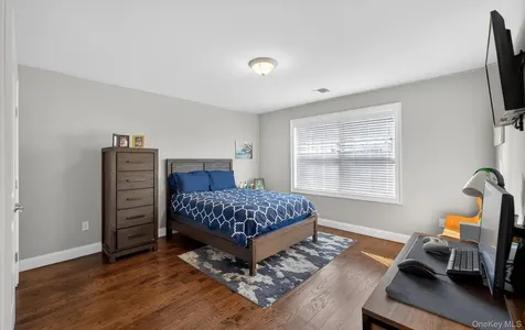 805 Pine Place Bellmore NY 11710