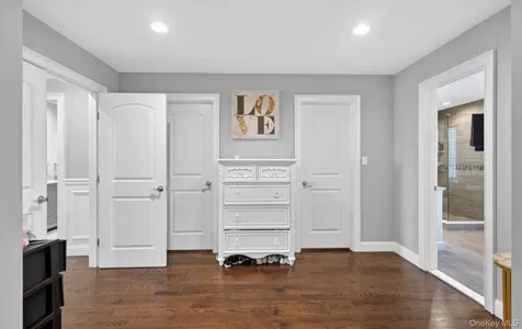 805 Pine Place Bellmore NY 11710