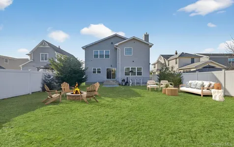 805 Pine Place Bellmore NY 11710