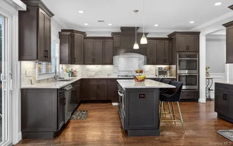 805 Pine Place Bellmore NY 11710