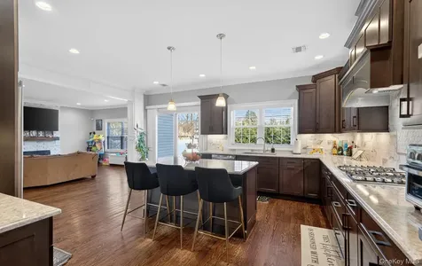 805 Pine Place Bellmore NY 11710