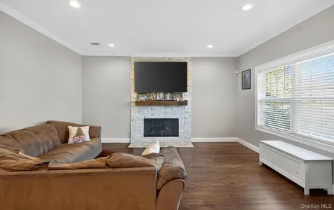 805 Pine Place Bellmore NY 11710