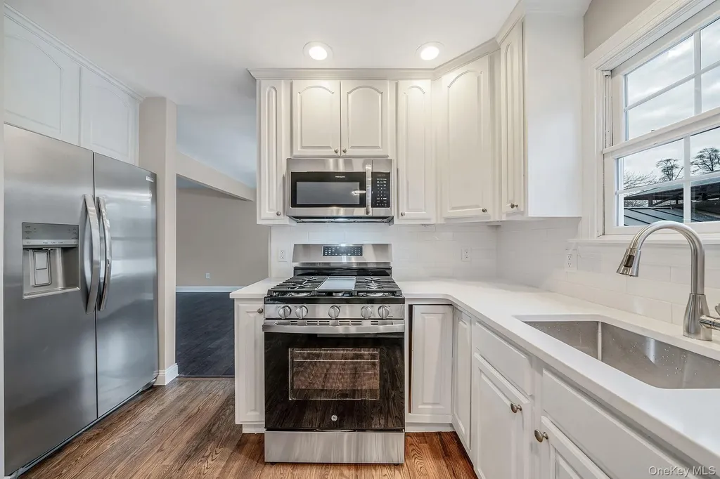 30 Lakeview Drive Mastic Beach NY 11951