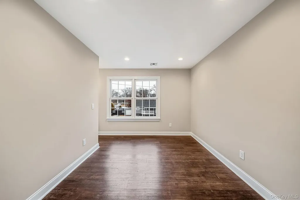 30 Lakeview Drive Mastic Beach NY 11951