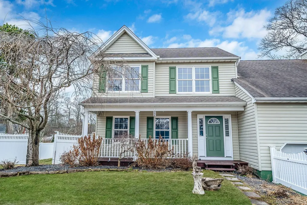 30 Lakeview Drive Mastic Beach NY 11951